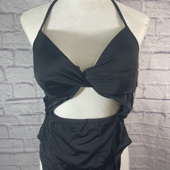 SUNDAZED  Women’s Willa Twist One-Piece Swimsuit Black Size 36D NWT Lace-Up Back - Picture 4 of 10